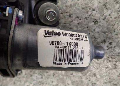 Hyundai ix20 2010-2019 hatchback 1.4 16v petrol MT 66.2 kW 2010  Motorček stieračov predný 98700-1K000