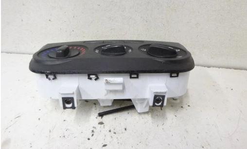 Fiat Punto Grande hatchback 1.4 petrol MT 57 kW 2008  Panel kúrenia/klimatizácie 7354479520