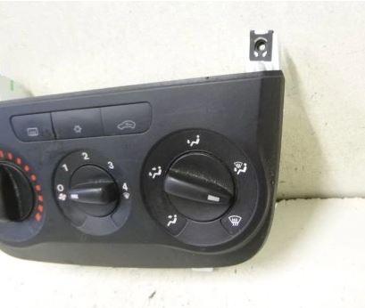 Fiat Punto Grande hatchback 1.4 petrol MT 57 kW 2008  Panel kúrenia/klimatizácie 7354479520