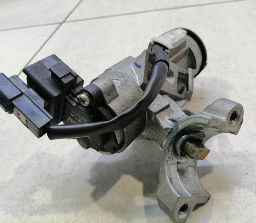 Toyota Yaris I 1999-2005 hatchback 1.0 VVTI petrol MT 48 kW 2000  Spínacia skrinka 450200D01