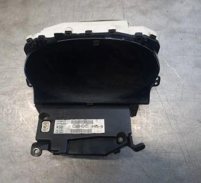 Toyota Yaris I 1999-2005 hatchback 1.4 D4D diesel MT 55 kW 2002  Prístrojová doska 83800-0D451