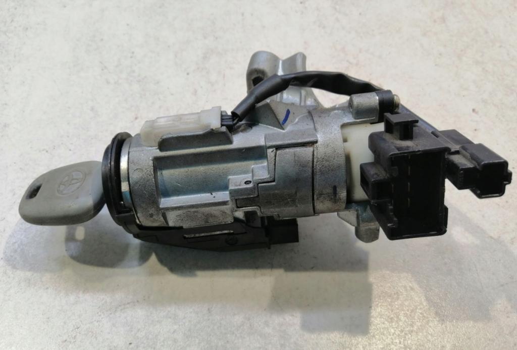 Toyota Yaris I 1999-2005 hatchback 1.0 VVTI petrol MT 48 kW 2000  Spínacia skrinka 450200D01