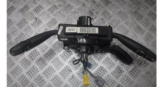 Peugeot 307 hatchback 1.6 16v petrol MT 80 kW 2002  Prepínač smeroviek 96530935XT
