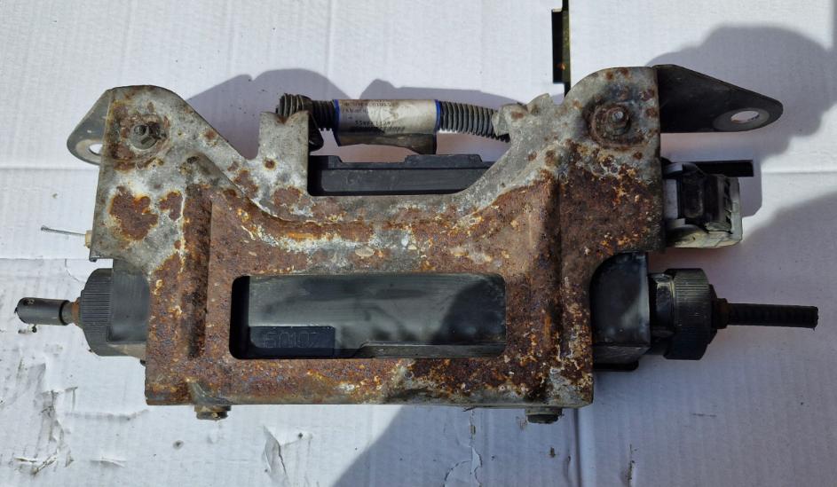 Renault Espace IV 2003-2014  Ručná brzda 8200451238A