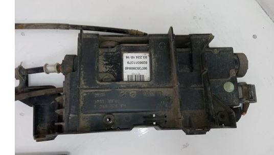 Renault Scenic II 2003-2009 hatchback 1.5 DCI diesel MT 74 kW 2005  Ručná brzda 8200311379
