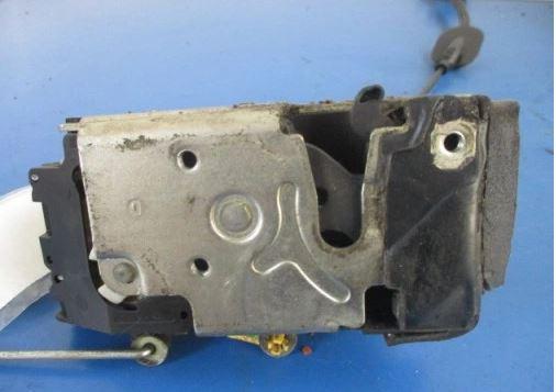 Ford Fiesta Mk6 2002-2008 hatchback 1.4 TDCI diesel MT 50 kW 2004  Zámok dverí predný pravý 2S6A-A21812-BG