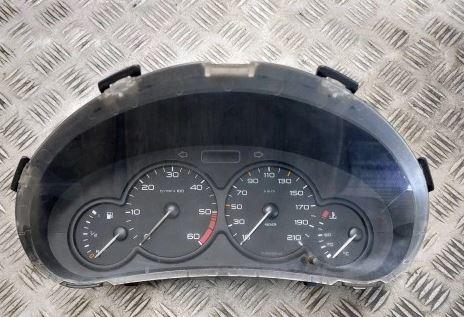 Peugeot 206 hatchback 2.0 HDI diesel MT 66 kW 2001  Prístrojová doska 9643401180