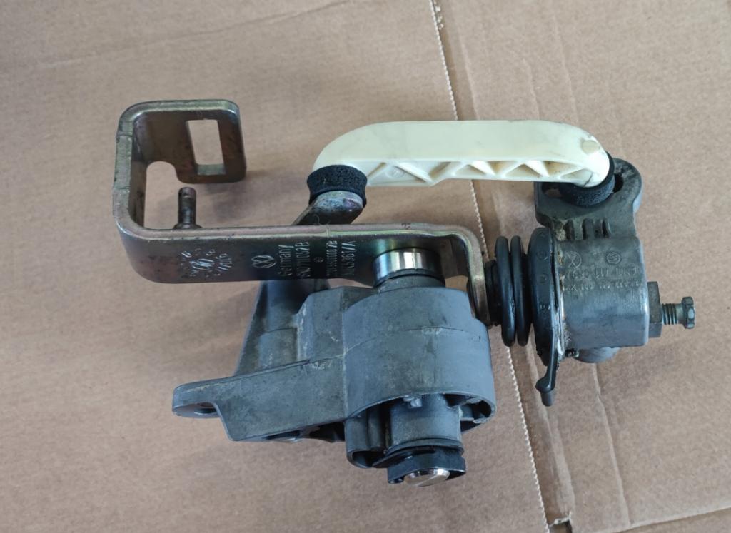 Volkswagen VW LUPO POLO 6N2  1.0 1.4 B 1.7 SDI  Kulisa prevodovky 6N0711052B, 6N0711089A