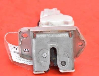 Suzuki SX4 I 2006-2014 hatchback 1.6 16v petrol MT 79 kW 2008  Zámok zadnej kapoty B6765