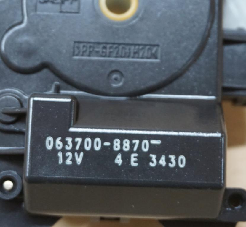 Toyota Land Cruiser J120 2002-2010 suv 3.0 D4D diesel 120 kW 2004  Motorček kúrenia 063700-8870