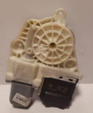 Volkswagen Passat B6 2005-2010 sedan 1.8 TSI petrol MT 118 kW 2008  Motorček okien predný ľavý 1K0959703AB 3C9839461L 984064415