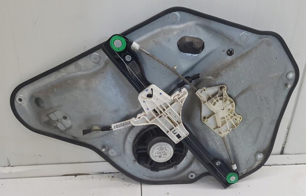 Volkswagen Golf V 2003-2009 1.9 TDI 2008  Mechanizmus sťahovania okna zadný pravý 1K9839756A 1K0959704AG