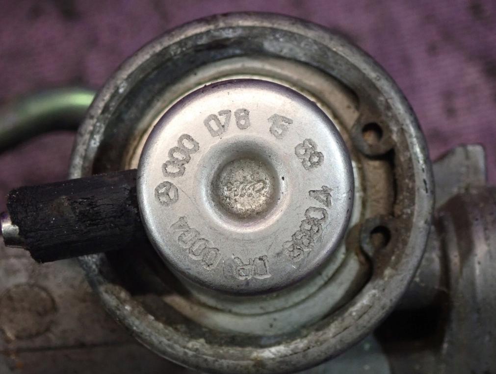 Mercedes C W202 1993-2001 sedan 1.8 petrol MT 90 kW 1998  Vstrekovacia lišta R1110781045 0000788123