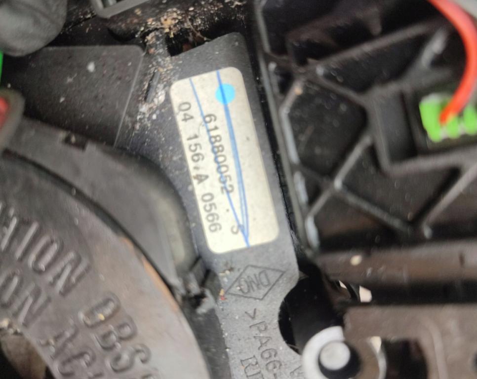 Renault Scenic II 2003-2009 hatchback 2.0 16v petrol 99 kW 2005  Prepínač 7701060399 61880052
