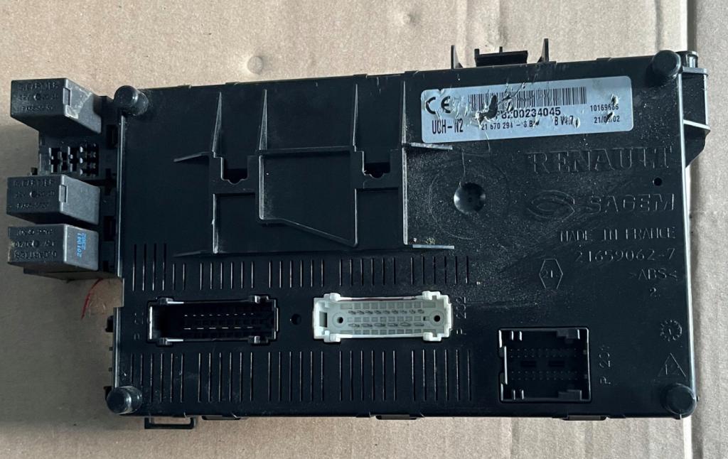Renault Clio II 1998-2012 hatchback 1.2 16v petrol MT 55 kW 2005  Modul BSI P8200234045