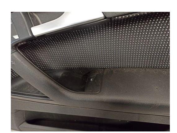 Audi A3 8P 2003-2012 hatchback 1.6 8v petrol MT 75 kW 2004 Tapacír dverí predný pravý 8P3867106