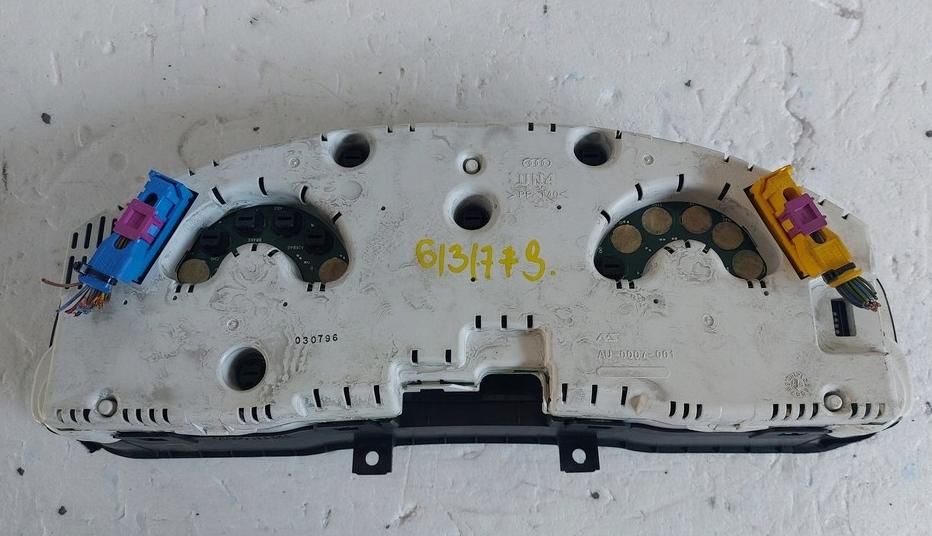 Audi A4 B5 1994-2001 sedan 1.6 petrol MT 74 kW 1996 Prístrojová doska 8D0919034B