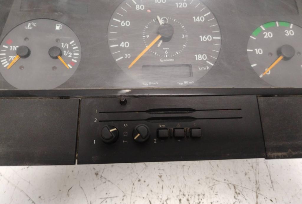 Volkswagen LT II 1996-2006 2.5 TDI diesel 80 kW 1999 Prístrojová doska 2D0919049M