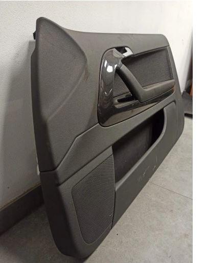 Audi A3 8P 2003-2012 hatchback 1.6 8v petrol MT 75 kW 2004 Tapacír dverí predný pravý 8P3867106