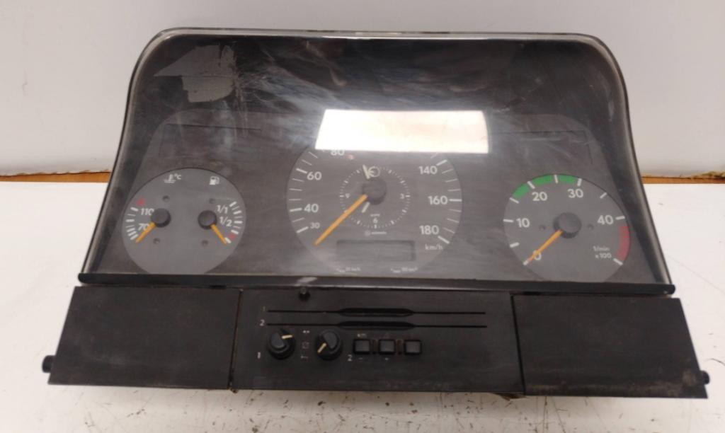 Volkswagen LT II 1996-2006 2.5 TDI diesel 80 kW 1999  Prístrojová doska 2D0919049M