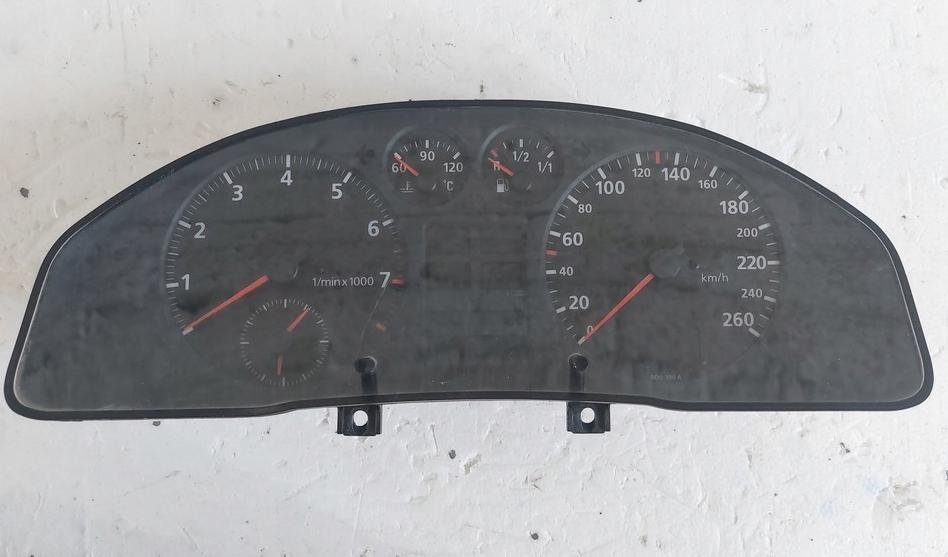 Audi A4 B5 1994-2001 sedan 1.6 petrol MT 74 kW 1996  Prístrojová doska 8D0919034B