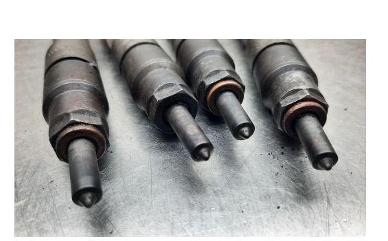 Audi A4 B5 1994-2001 combi 1.9 TDI diesel MT 81 kW 1999  Vstrekovač paliva 028130201S 028130201T