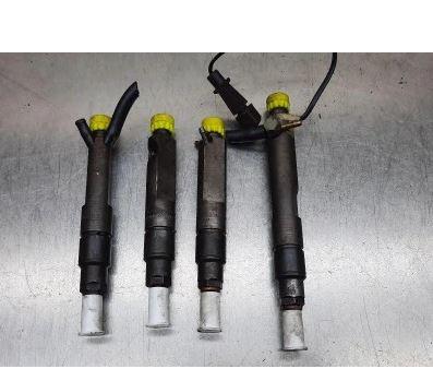 Audi A4 B5 1994-2001 combi 1.9 TDI diesel MT 81 kW 1999  Vstrekovač paliva 028130201S 028130201T