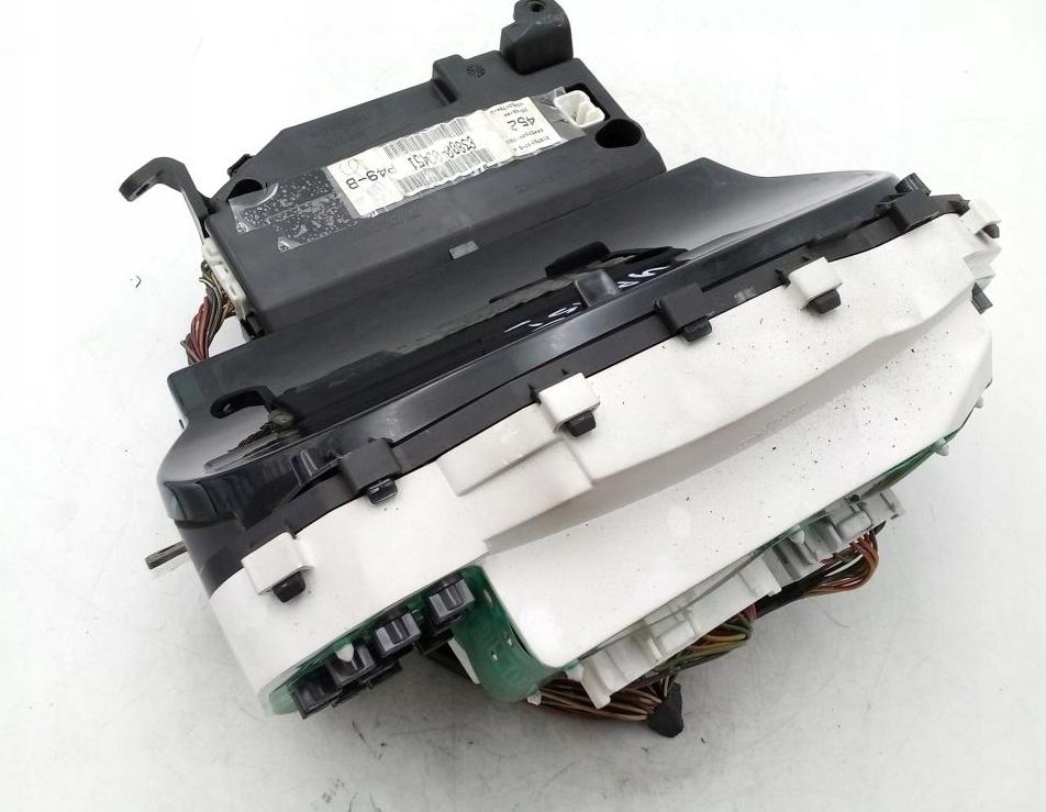Toyota Yaris I 1999-2005 hatchback 1.4 D4D diesel 55 kW 2005 Prístrojová doska 83800-0D451