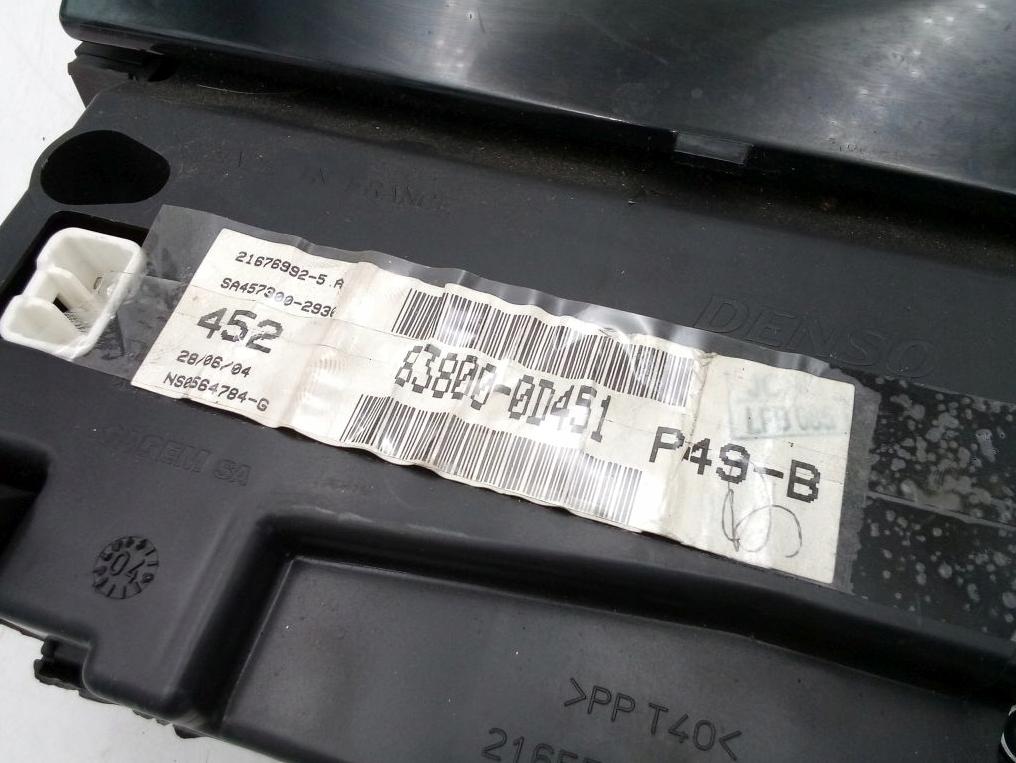 Toyota Yaris I 1999-2005 hatchback 1.4 D4D diesel 55 kW 2005 Prístrojová doska 83800-0D451