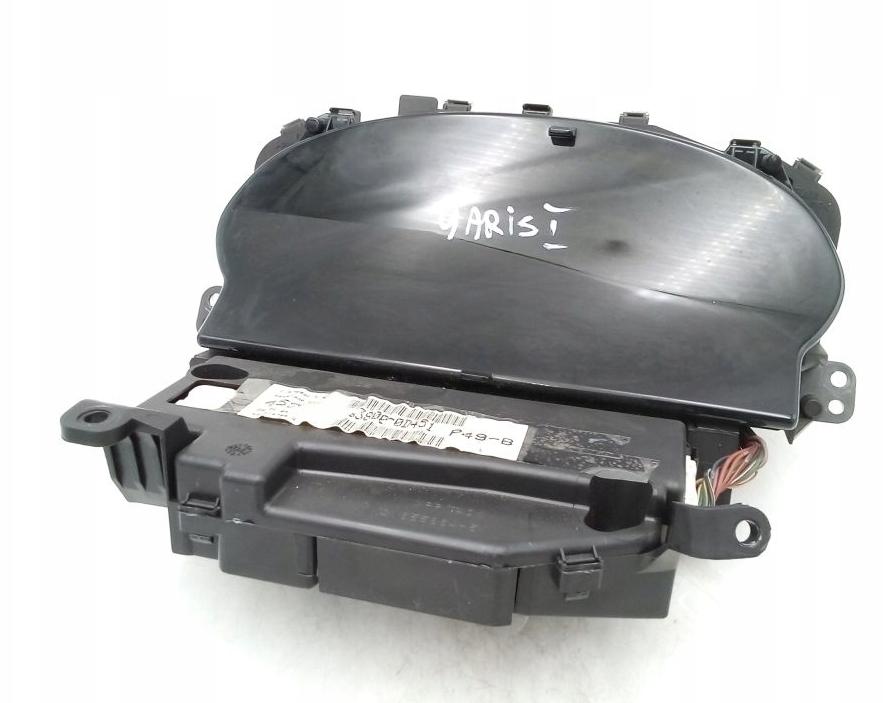 Toyota Yaris I 1999-2005 hatchback 1.4 D4D diesel 55 kW 2005  Prístrojová doska 83800-0D451