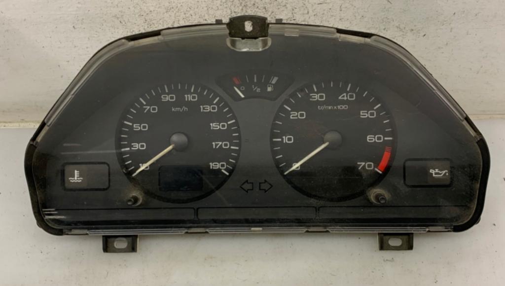 Peugeot 106 hatchback 1.1 petrol MT 44 kW 1999  Prístrojová doska 9636591880