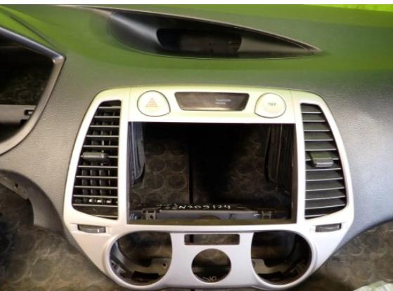 Hyundai I20 I 2008-2014 hatchback 1.2 16v petrol MT 62.5 kW 2014  Palubná doska