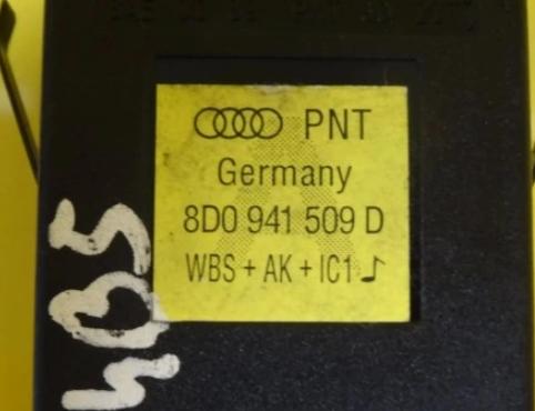 Audi A4 B5 1994-2001 sedan 1.6 petrol MT 74 kW 1999 Prepínač výstražných (núdzových) svetiel 8D0941509D