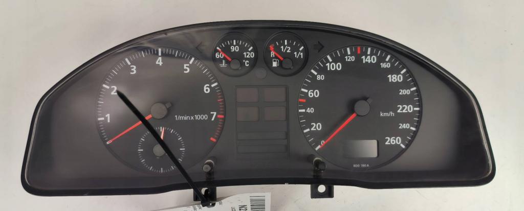 Audi A4 B5 1994  2001 sedan 1.6 petrol   MT  Prístrojová doska