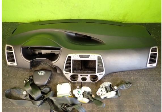 Hyundai I20 I 2008-2014 hatchback 1.2 16v petrol MT 62.5 kW 2014  Palubná doska
