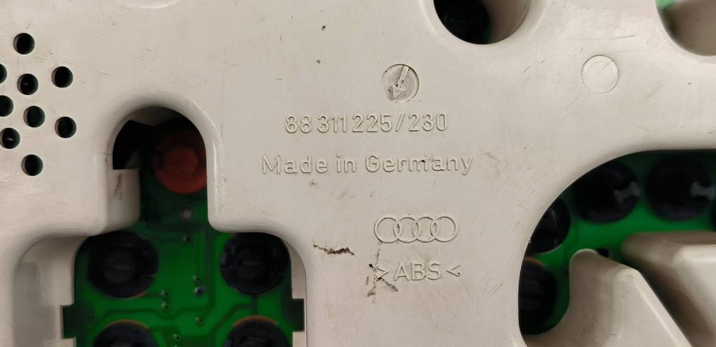 Audi A4 B5 1994 2001 sedan 1.6 petrol MT Prístrojová doska