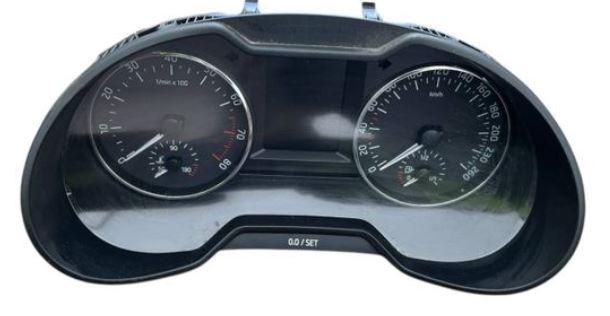 Skoda Octavia III 2013- hatchback 1.4 TSI petrol MT 103 kW 2015  Prístrojová doska 5E0920780B 283290612
