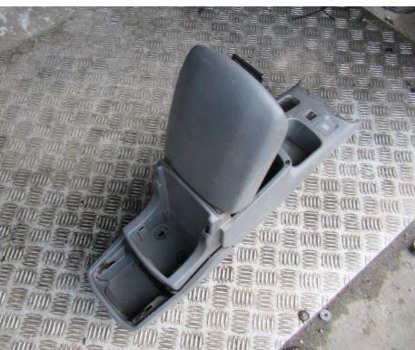Toyota Rav4 II 2000  2005 hatchback 2.0 D4D diesel   MT  Lakťová opierka