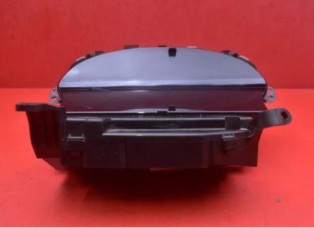 Toyota Yaris I 1999-2005 hatchback 1.0 16v petrol 50 kW 2001  Prístrojová doska 83800-52120