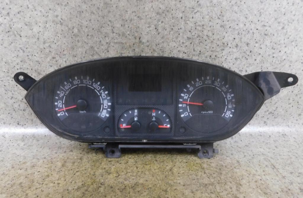 Iveco Daily IV 2006-2014 2.3 HPI diesel MT 85 kW 2009  Prístrojová doska 69500155