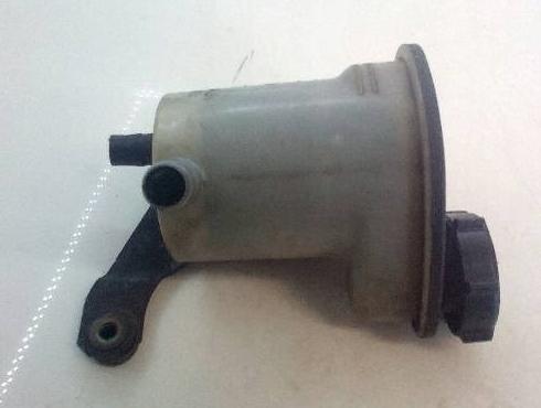 Ford Fiesta Mk5 1995-2002 hatchback 1.3 8v petrol MT 44 kW 1998  Nádržka oleja servočerpadla 96FB-3R700-DA