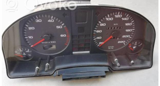 Audi 80 B4 1991-1994 sedan 1.9 TDI diesel MT 66 kW 1993  Prístrojová doska 8A0919033G 110008563002