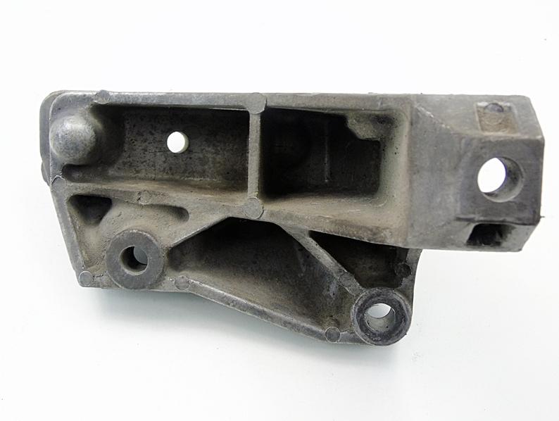 Volkswagen Golf IV 1997-2003 hatchback 1.6 16v petrol MT 77 kW 2001  Držiak prevodovky 1J0199117Q