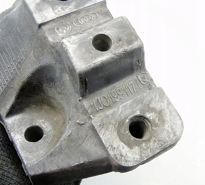 Volkswagen Golf IV 1997-2003 hatchback 1.6 16v petrol MT 77 kW 2001  Držiak prevodovky 1J0199117Q