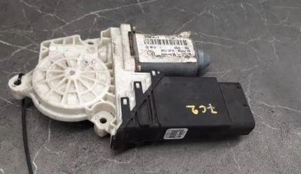 Volkswagen Golf IV 1997-2003 combi 1.9 TDI diesel MT 85 kW 2000  Motorček okien predný pravý 1J1959802D 101434203