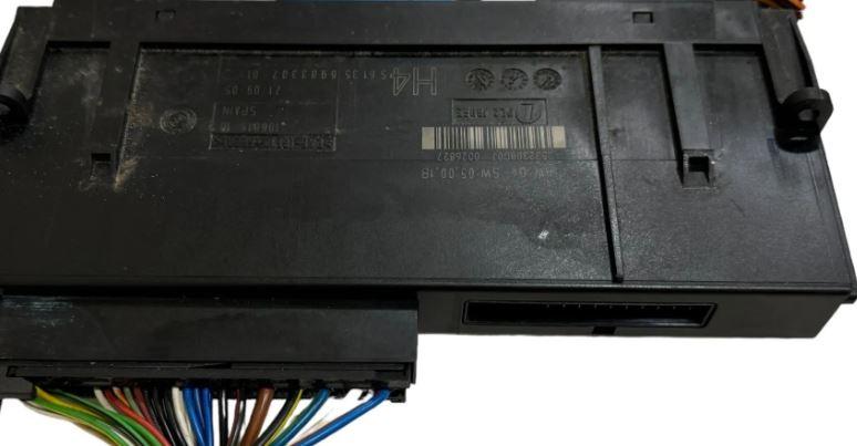 BMW 3 E90 2005-2013 sedan 2.0 diesel MT 120 kW 2006  Modul komfortu 6135698330701 10681810