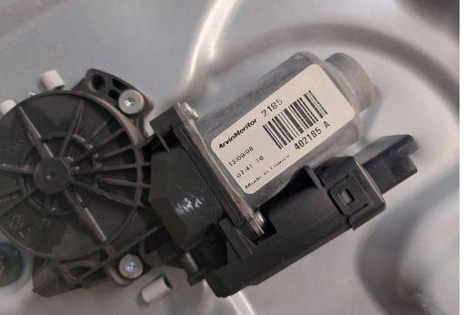 Kia Ceed I 2006-2012 hatchback 1.4 16v petrol MT 80.2 kW 2007  Mechanizmus sťahovania okna predný ľavý 82470-1H320