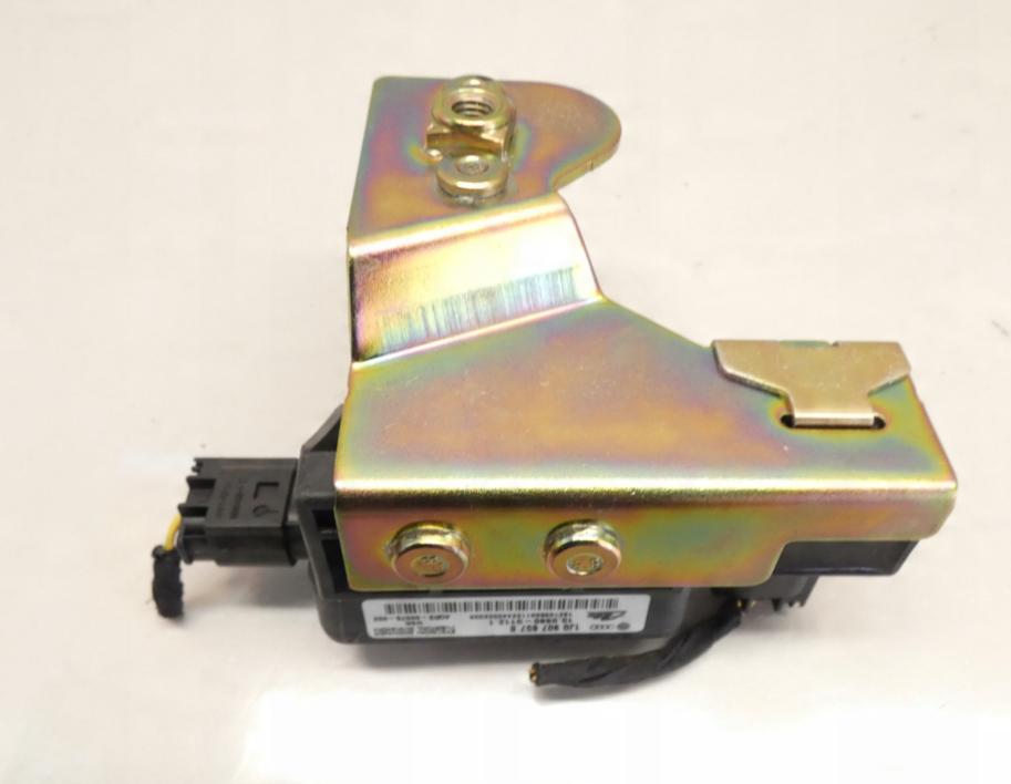 Volkswagen Golf IV 1997-2003 hatchback 1.6 16v petrol MT 77 kW 2001  Snímač ESP 1J0907657B 1J0907651A