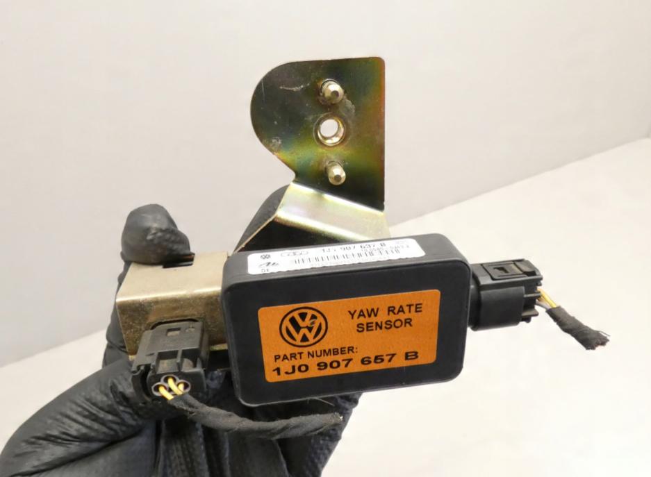 Volkswagen Golf IV 1997-2003 hatchback 1.6 16v petrol MT 77 kW 2001  Snímač ESP 1J0907657B 1J0907651A