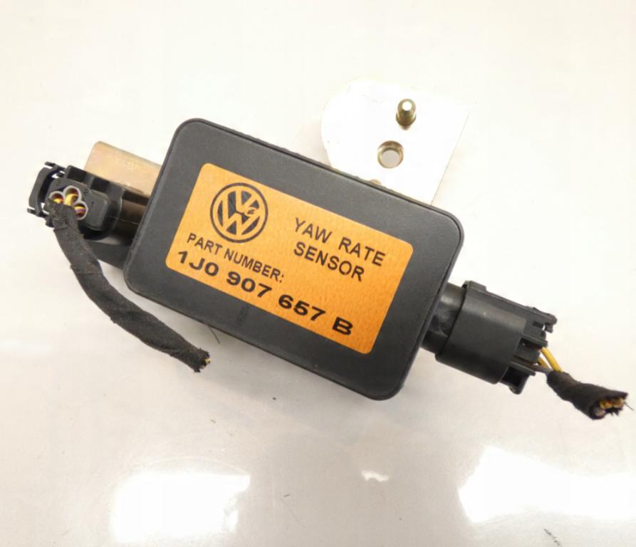 Volkswagen Golf IV 1997-2003 hatchback 1.6 16v petrol MT 77 kW 2001  Snímač ESP 1J0907657B 1J0907651A